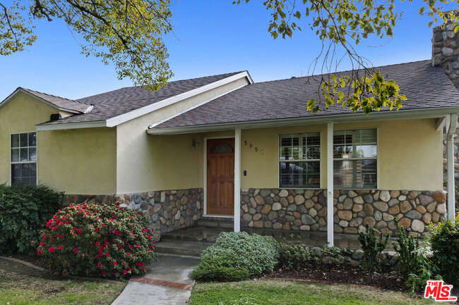 Building Photo - 13958 Peach Grove St