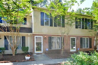 Building Photo - Charming Durham Townhome in Westgate Townes!