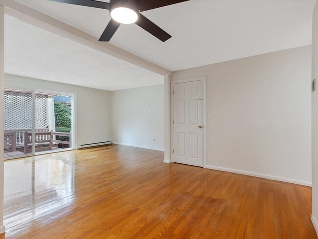 Building Photo - 324 Union St