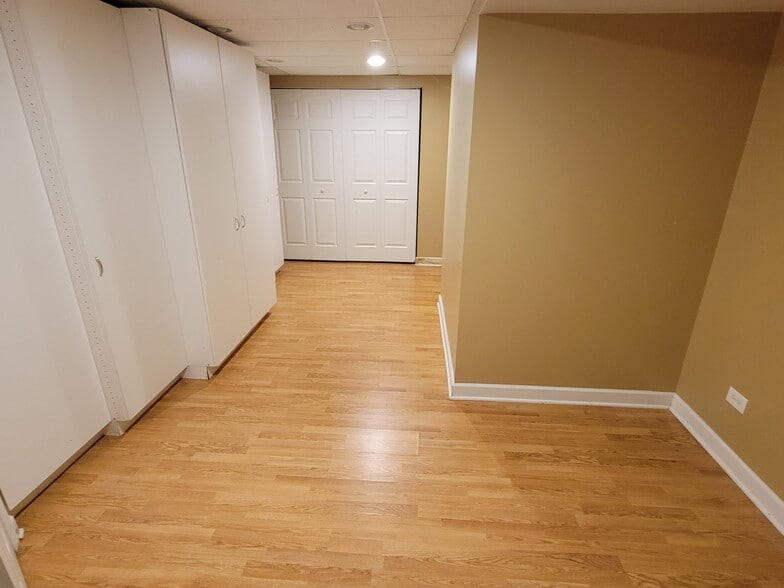 Building Photo - 2116 Rugen Rd