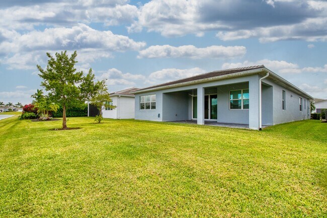 Building Photo - 10407 SW Aquila Wy