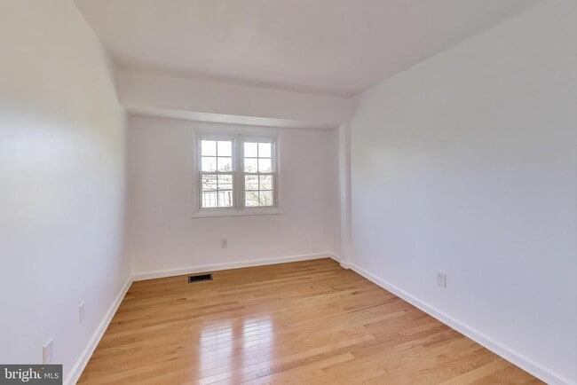 Building Photo - 16 Orchard Dr