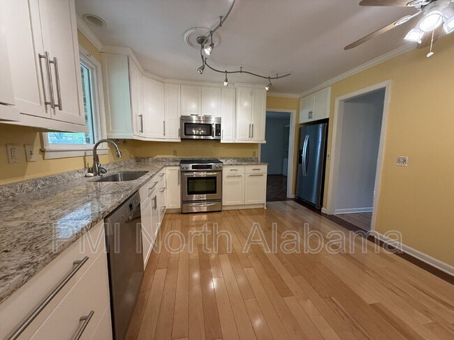 Building Photo - 413 Harolds Dr NW