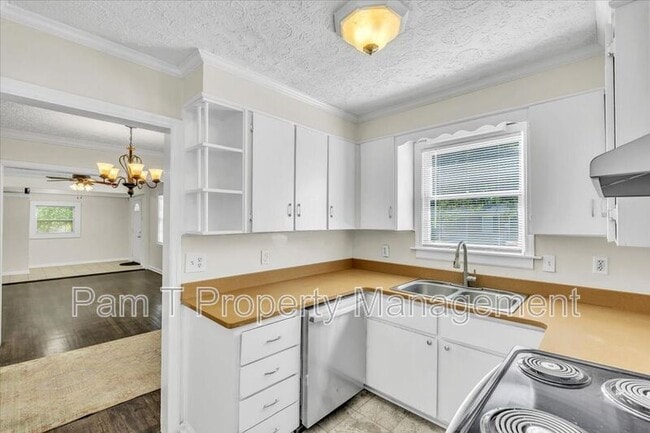 Building Photo - 2310 Lorraine Dr