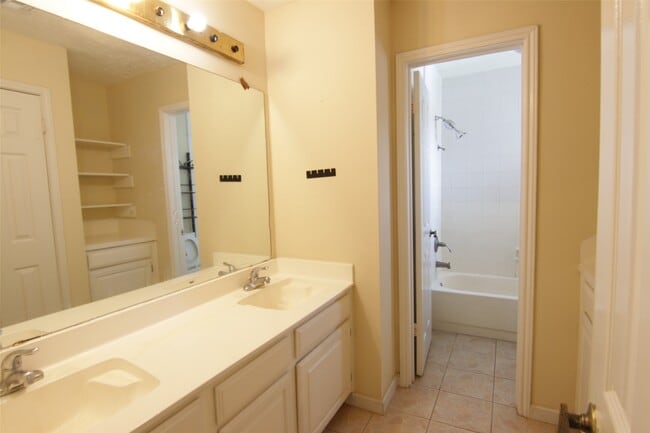 Building Photo - 12430 Brook Meadows Ln