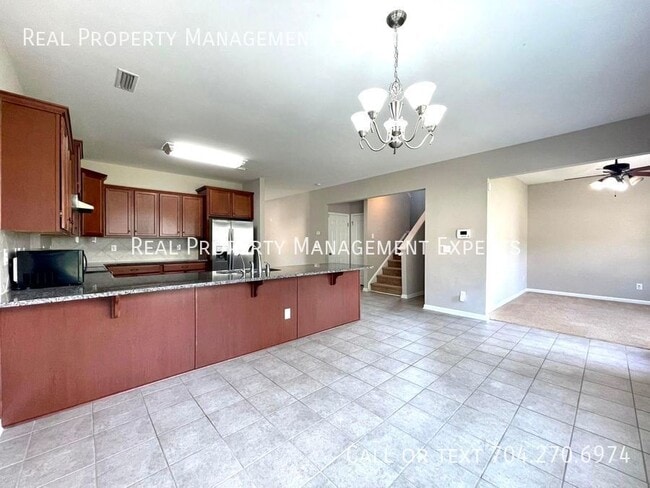 Building Photo - 2309 Marthas Ridge Dr