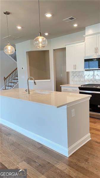 Building Photo - 72 Riverclub Rd