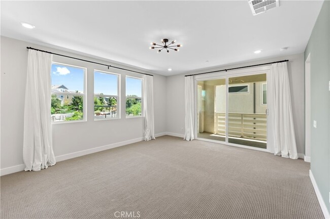 Building Photo - 156 Chorus