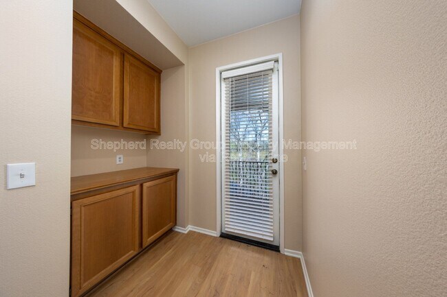 Building Photo - 2985 Breezy Meadow Cir