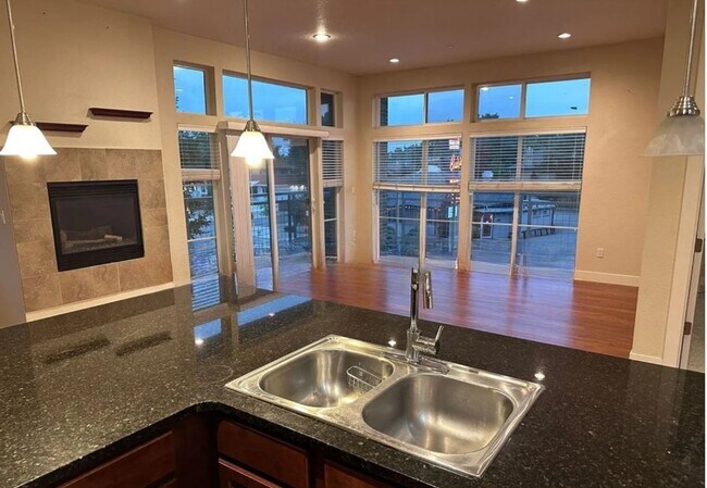 Building Photo - Long Realty & Property Management - Bluepr...