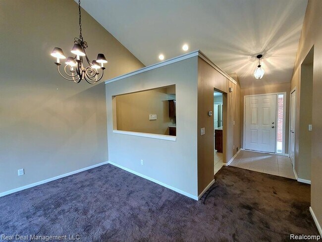 Building Photo - 6146 Lone Oak Cir
