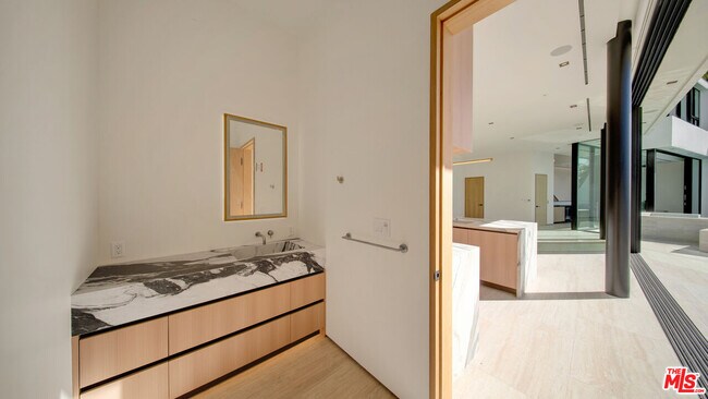 Building Photo - 8765 Hollywood Blvd