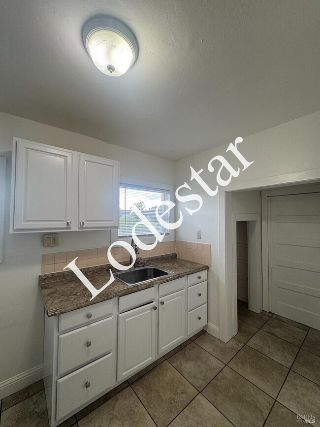 Building Photo - 302 Carolina St