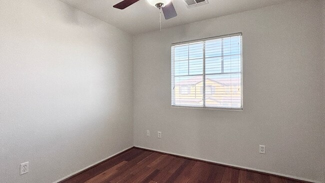 Building Photo - 2-story home with a Beautiful Sparkling Pool! Great floor plan!