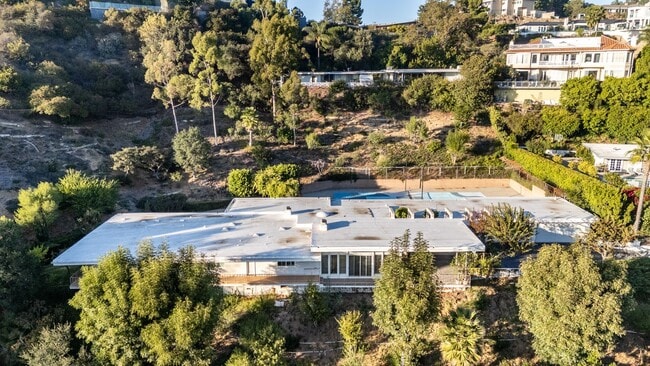 Building Photo - Alto Cedro Estate Lease