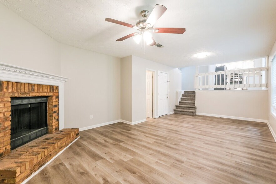Building Photo - 233 Northbridge Dr