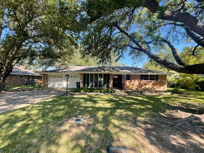 Primary Photo - COMING SOON--Spacious 3 Bedroom 2 Bath Hom...