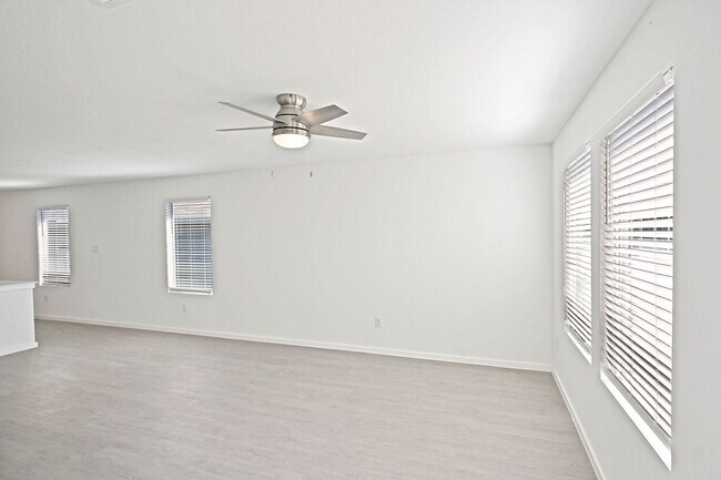 Building Photo - 1601 Tiptop Mdw