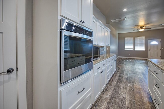 Building Photo - 807 Venice Ct