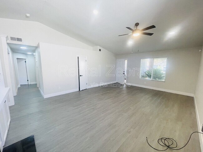 Building Photo - 423 El Portal Ct