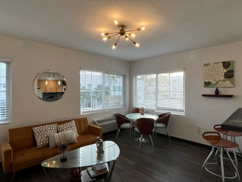 Building Photo - 511 75th St