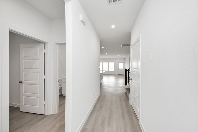 Building Photo - 8550 Tropical Breeze Wy