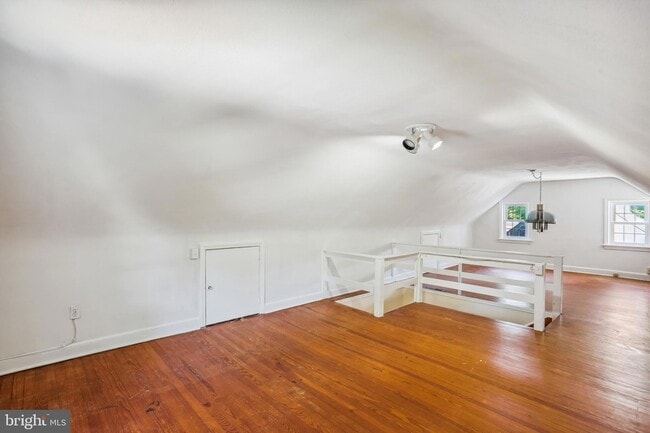 Building Photo - 5508 Dorset Ave