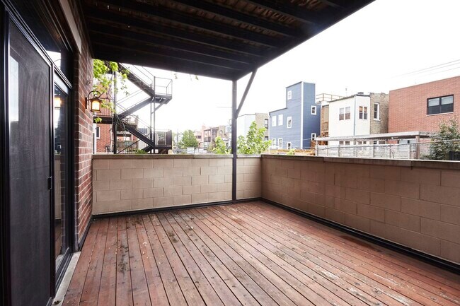 Building Photo - 2517 N Halsted St
