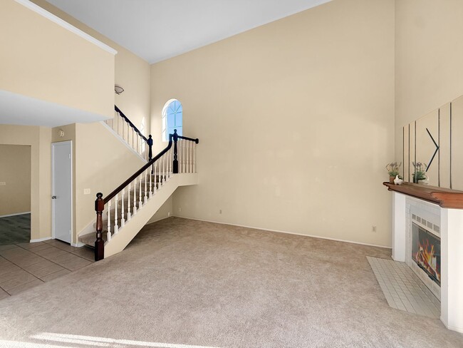 Building Photo - Beautiful 4BR/2.5BA Home Featuring a Large...