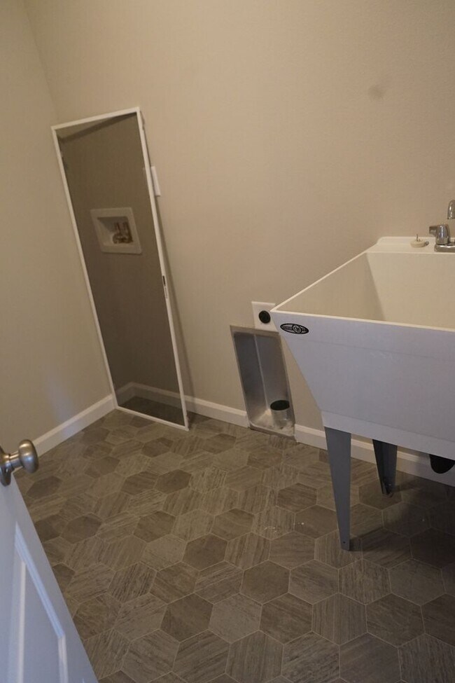 Building Photo - BRAND NEW Prairie Commons Luxury Townhome ...