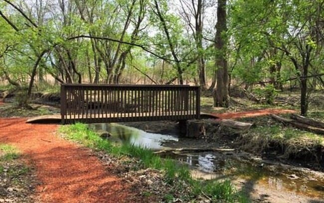 Building Photo - 362 W Eagle Lake Dr