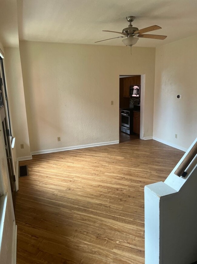 Building Photo - 2206 Sarah St