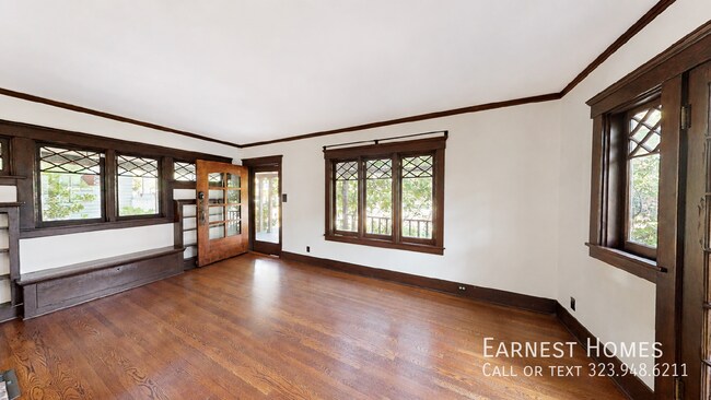Building Photo - 1131 N Wilson Ave