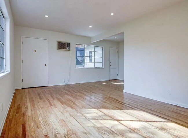 Living Room - 1511 Rendall Pl