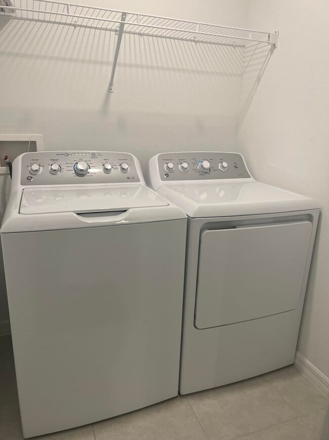 Building Photo - 14442 Editors Note St