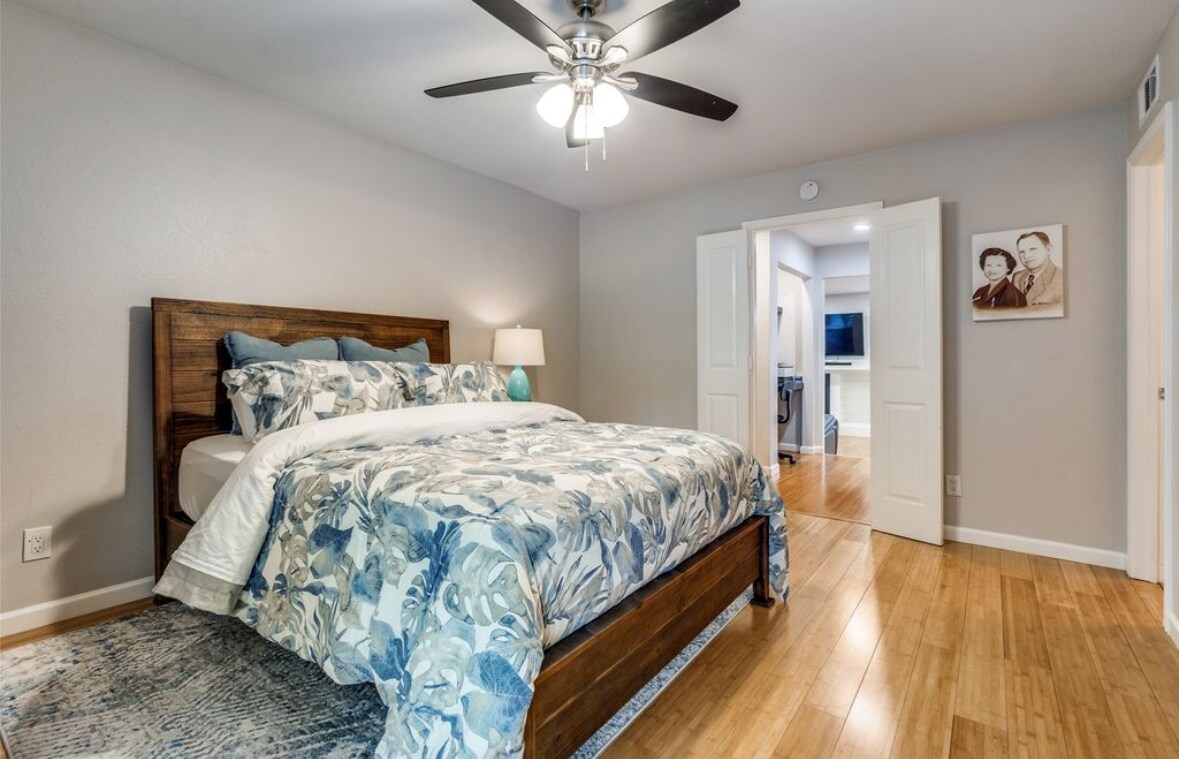 Building Photo - 7525 Holly Hill Dr