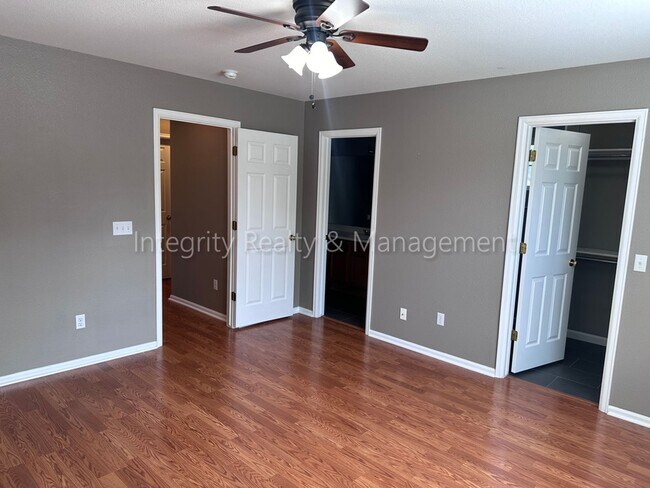 Building Photo - 1041 W Laurenwood Ln
