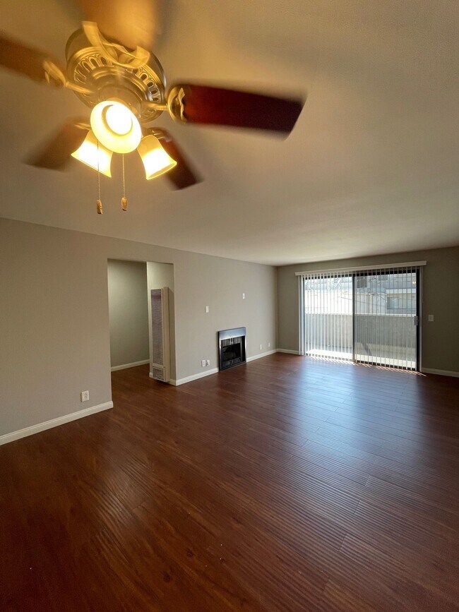 Building Photo - 3315 E 15th St