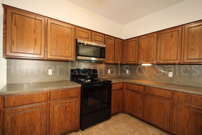 Building Photo - Spacious 4 bedroom in Goodnight Ranch