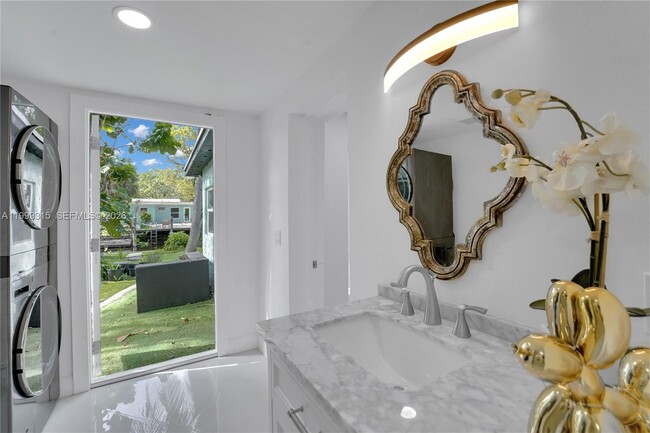 Building Photo - 1137 SW 8th Ave