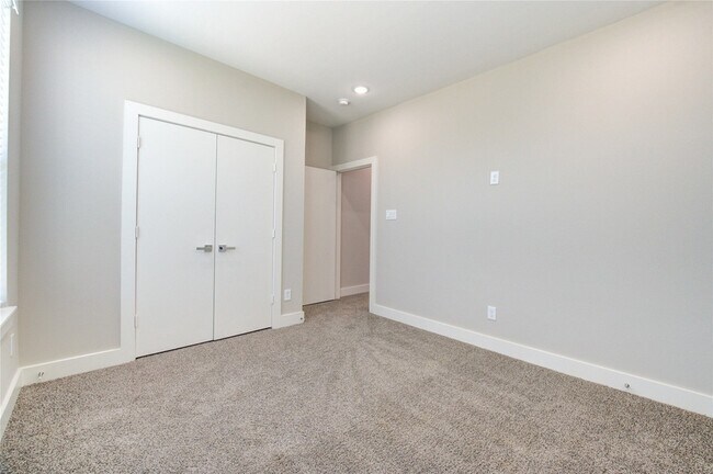 Building Photo - 4536 Sunflower St