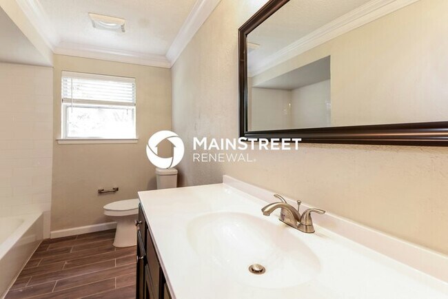 Building Photo - 3 Bedroom Pet-Friendly Home in DALLAS, TX with Main Street Renewal