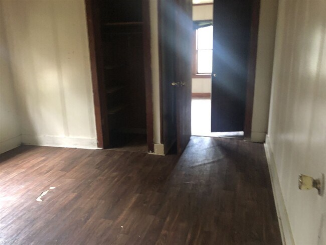 Building Photo - 3 br, 1 bath House - 411 N Theater St