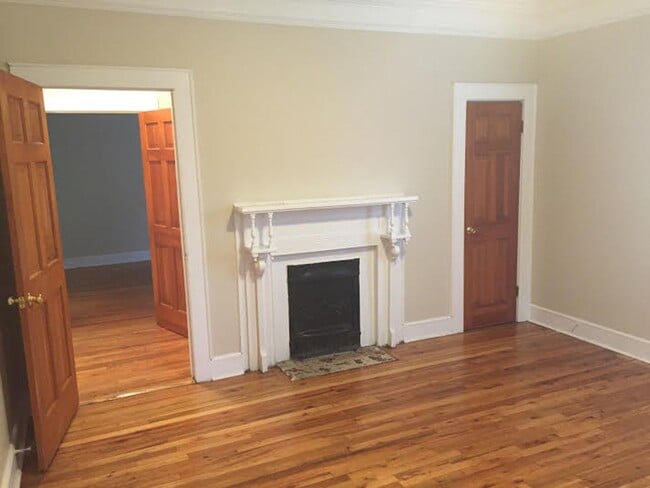 Building Photo - 3 Bedroom 2.5 Bath Townhome in Downtown Greenville and Near the Hampton Pinckney Historic District