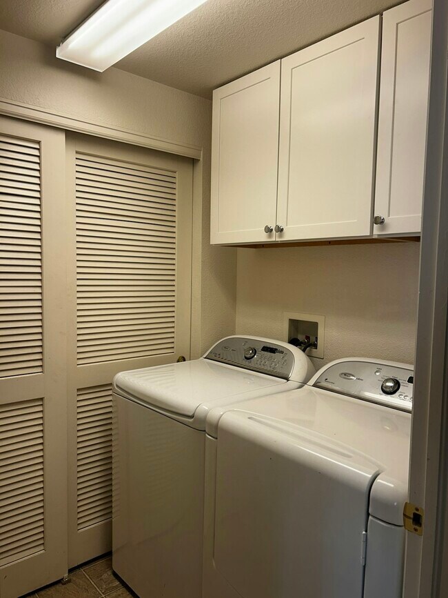 Building Photo - 12929 Grant Cir E