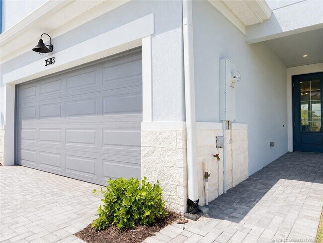 Building Photo - 3583 NW Solange Ct