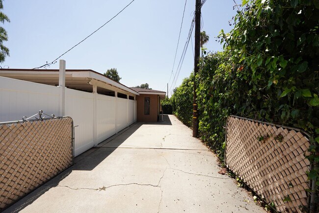 Building Photo - 13512 5th Pl