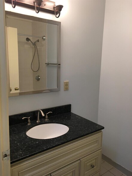 Building Photo - 620 Boston Ave