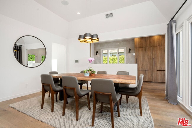 Building Photo - 321 Laurel Ave