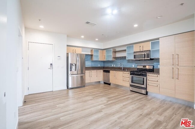 Building Photo - 1234 Wilshire Blvd